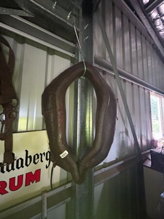 Leather horse collar