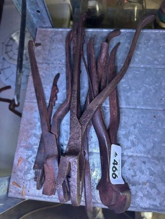 Ear marking pliers