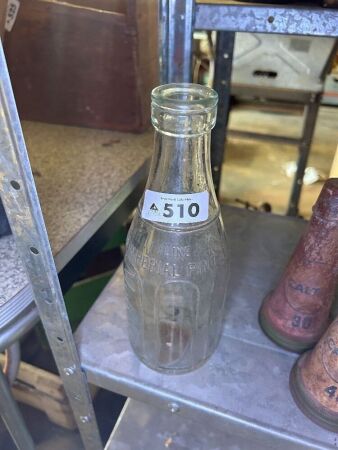 Embossed MobilOil bottle - 1 pint