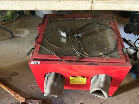 Sand blasting cabinet