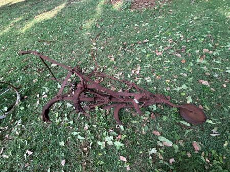 Vintage scarifier (CHOICE 592, 593)