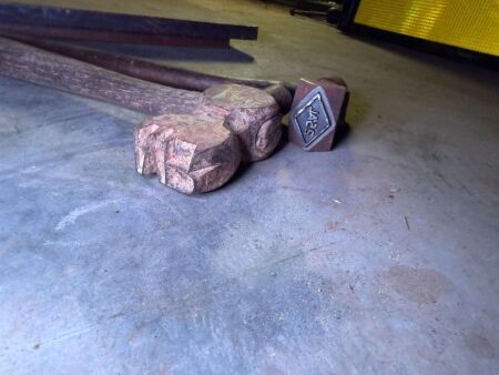 2x crowning hammers (CHOICE 327 - 330)