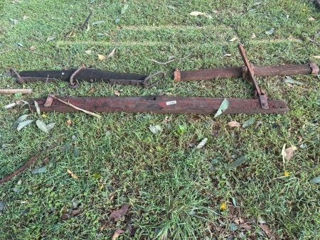 Set of swingle bars
