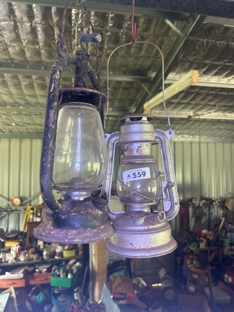 2x kerosene lanterns