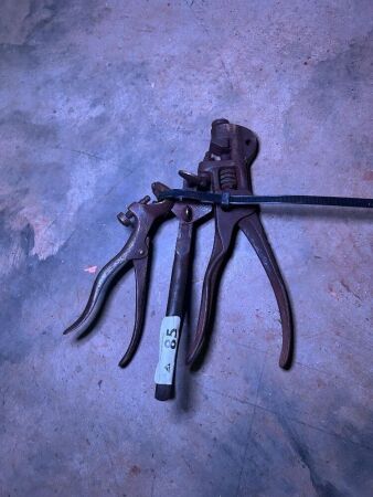 Assorted vintage saw sets (CHOICE 80 - 93)