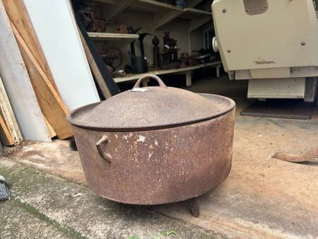 Cast iron 18in camp oven