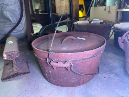 Cast iron 12in camp oven