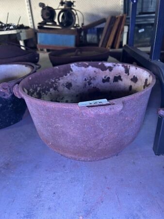 Large cooking pot (CHOICE 188, 189)