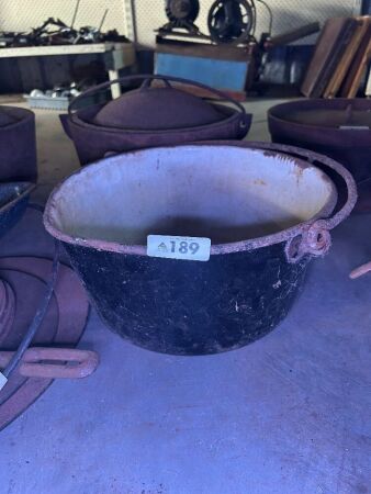 Large cooking pot (CHOICE 188, 189)
