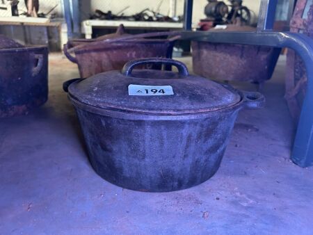 Cast iron 10in camp oven