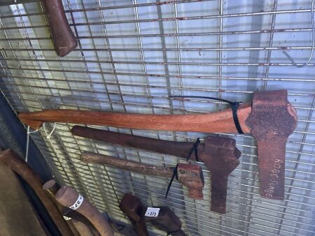 Graduating set of morticing axes
