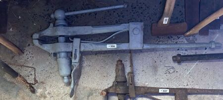Blacksmiths leg vice
