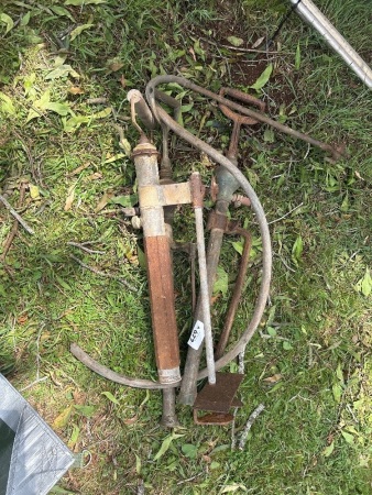 Quantity of vintage spray pumps