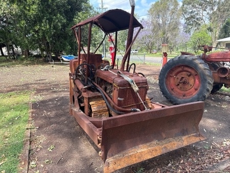 International Harvester T6 crawler/dozer - hydraulic blade - PTO - direct direct drive - serial no. TBK28050