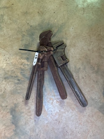 Assorted vintage adjustable wrenches (CHOICE 60 - 72)
