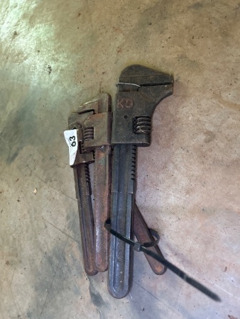 Assorted vintage adjustable wrenches (CHOICE 60 - 72)