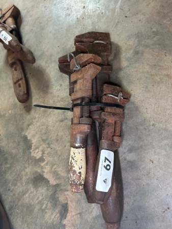 Assorted vintage adjustable wrenches (CHOICE 60 - 72)
