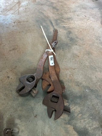 Assorted vintage adjustable wrenches (CHOICE 60 - 72)