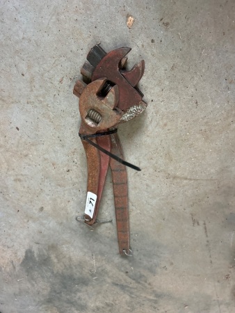 Assorted vintage adjustable wrenches (CHOICE 60 - 72)
