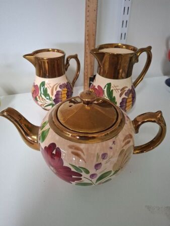 Wade Harvest Teapot & Milk Jugs