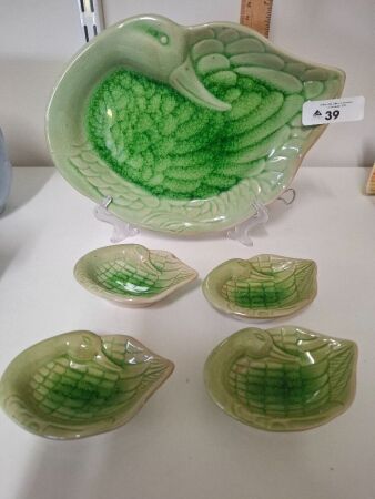 Mother Swan with 4 Baby Swans Ceramic Plate