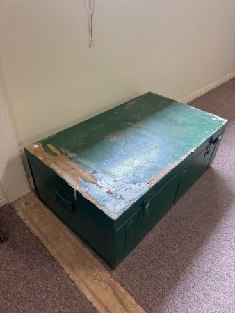 Green Metal Army Storage Box - app 870 x 520 x 320