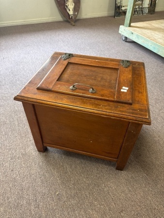 Vintage Timber Ice Chest in working order