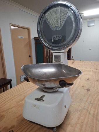Vintage Avery Shop Weighing Scales