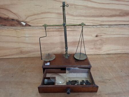 Set Antique Jewellers Scales