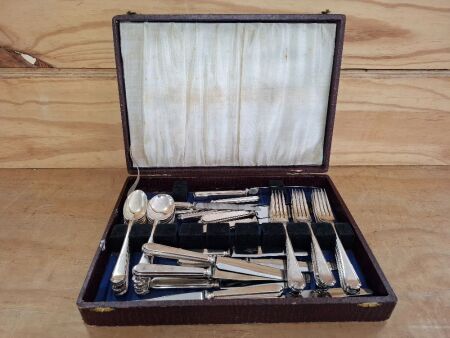 Walker & Hall Sheffield Cutlery Set