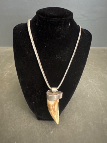 Stirling Silver Necklace with possibly Tiger Claw app 61g