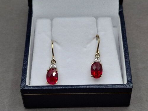 9ct Redstone Earrings - Stamped 375 & P