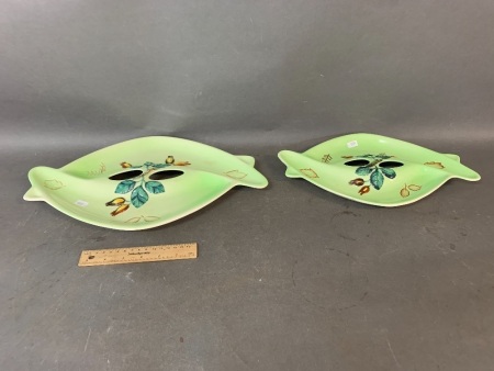 Pair of Graduated Carltonware Green Hazlenut Crossed Boomerang Hors d'Ouevres Dishes