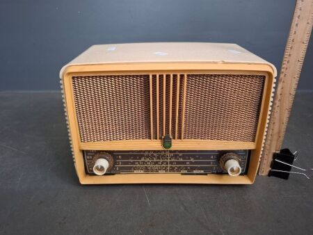 Vintage Fleetwood Radio - Model 1116B - with cord