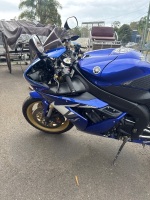 Blue Yamaha YZF-R1 2005 Includes Spare Parts and Equipment - 4