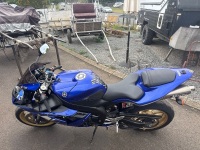 Blue Yamaha YZF-R1 2005 Includes Spare Parts and Equipment - 7