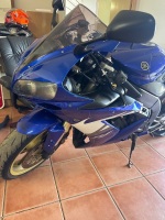 Blue Yamaha YZF-R1 2005 Includes Spare Parts and Equipment - 17