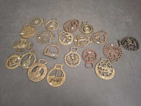 Lot of assorted brass items
