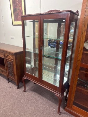 Solid Two Door Display Cabinet w. 3 Shelves, Mirror Back & Key