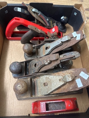 Assortment of Vintage Planes - Incs 3 Stanley Planes + 1 Bailey Plane + 1 Falcon Plane