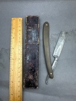 The J W Geni Co Germany brown handle cut throat razor iob - 2