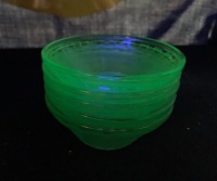 5 Vintage Uranium Sundae Dishes + Green Depression Glass Bowl - 4