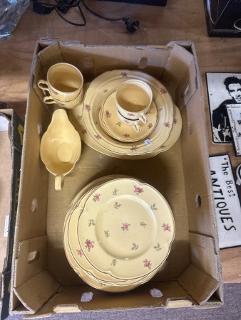 Goldendawn Johnson Bros. England 4 Setting Dinner service