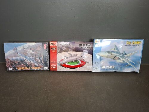 Mixed Lot of 3 Model Aircrafts - Scale 1:72