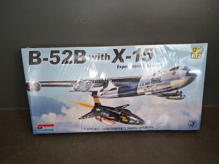 Model B-52B with X-15 Experimental Aircraft - Scale 1:72