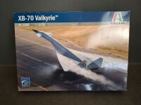 Iyaleri XB-70 Valkyrie No. 1282 1:72 Scale Model in Box as new
