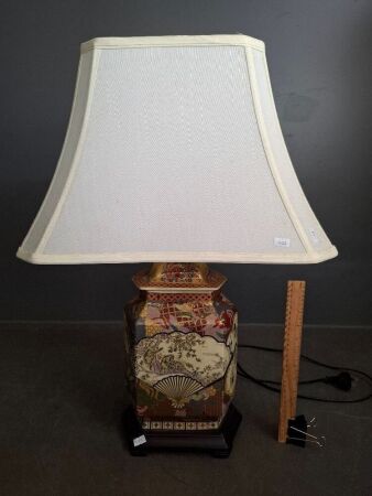 Beautiful Asian Scene Ceramic Lamp