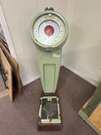 Large Vintage Public Avery Scales