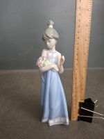 Lladro Spring Token 05604 Figurine