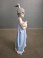 Lladro Spring Token 05604 Figurine - 2